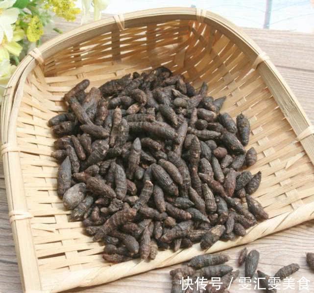 农村田里一野草，以前农民碰到就铲除，现在20元一斤成稀罕货