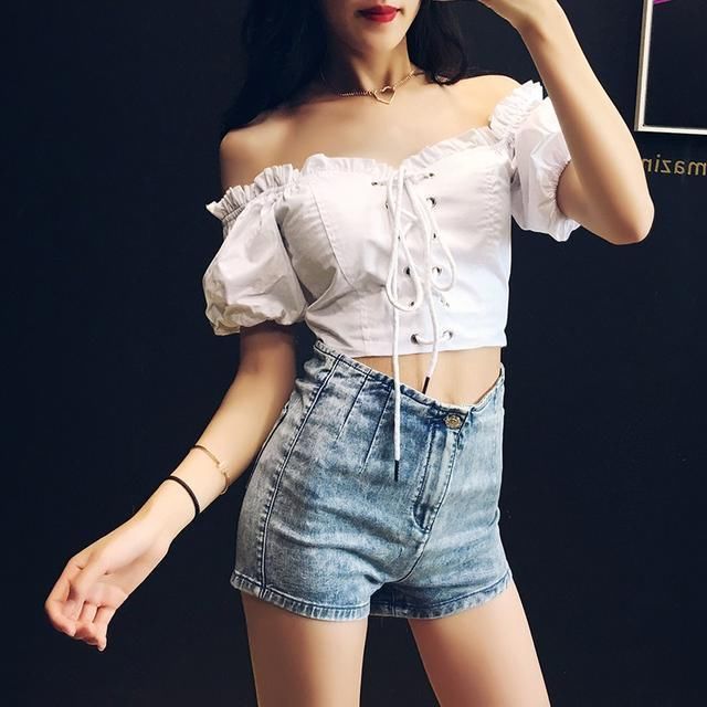 热辣牛仔短裤，夏季凹造型必备，让你的美腿更吸睛