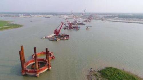 中国接下百亿工程，500吨巨物打入海底，美日做不到直接退出