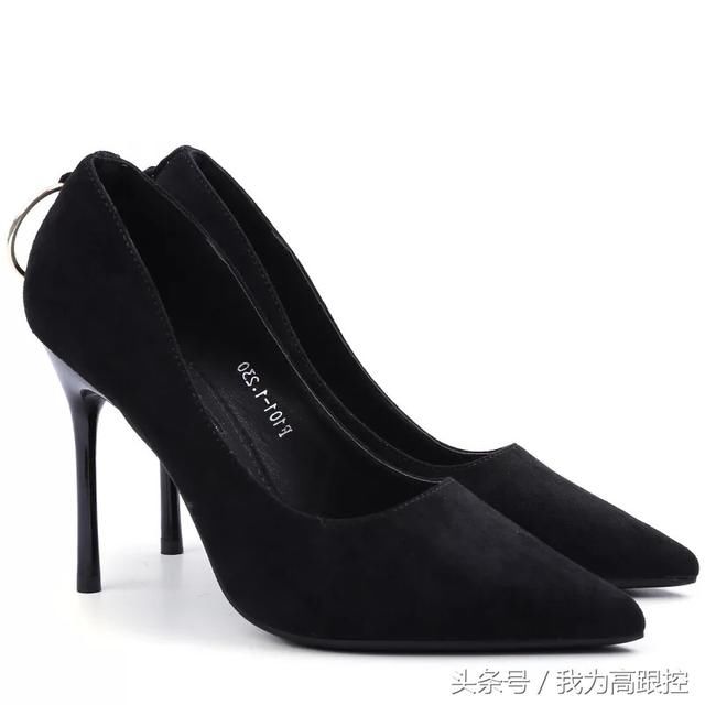 圆环做为鞋提的性感尖头高跟鞋,既复古又性感
