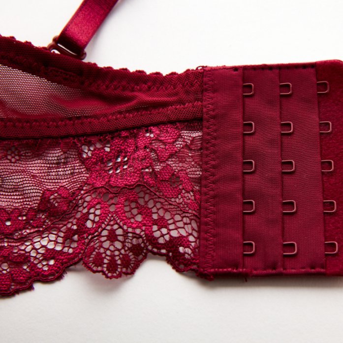 女人洗完澡还戴文胸?看聪明女人怎么穿，若隐若现凸显傲人好身材