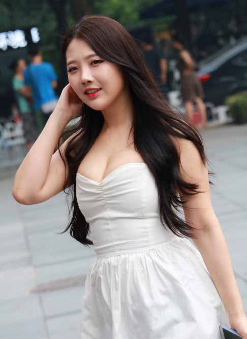 肉肉的小姐姐身材竟然这么好，小姐姐们别再迷恋体重了体型很重要