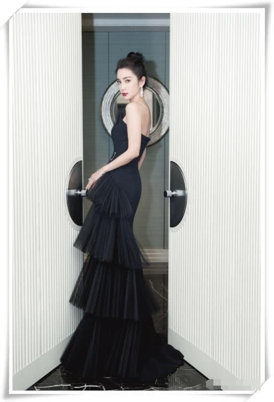 当45岁李冰冰遇上47岁俞飞鸿，这就是自然老去和保养过度的差距！