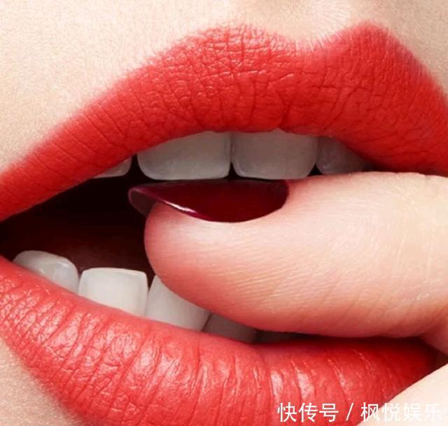  『勾勒』涂上口红却很“街气”，来看看你与正确涂口红的方式差了多少