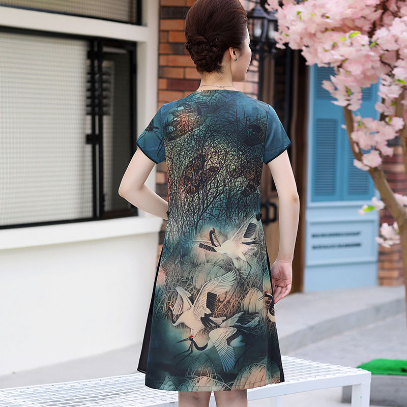 好看大气的妈妈裙来了，邻居都说好看，显得年轻高贵感