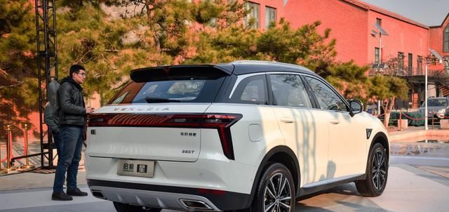  「采用」这款SUV即将上市，轴距超2米75，1.5T+48V轻混190马力，油耗6.1L