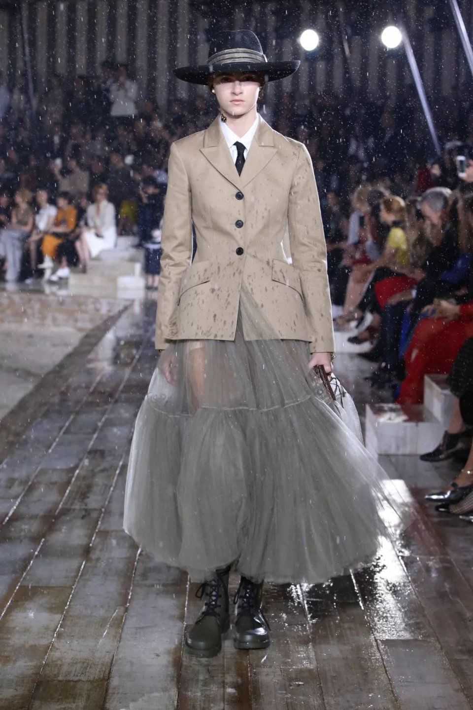 仙气十足的“蚊帐裙”，赵丽颖、郑秀妍、林志玲已经穿得不亦乐乎