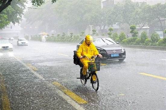  『频繁』清明假期降雨频繁局地有雷电，广东派工作组检查各地安全防范