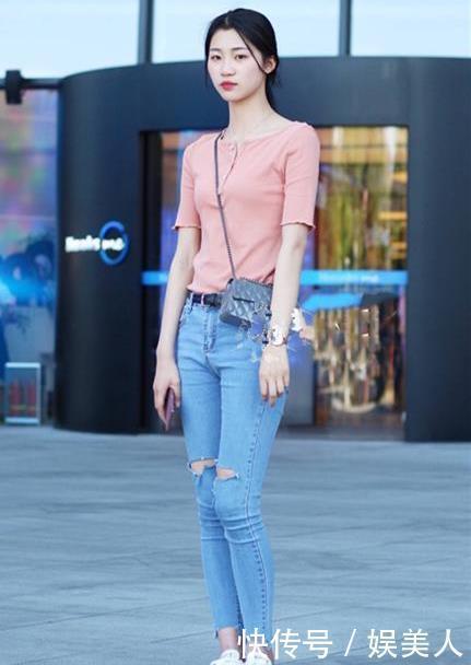 #俏丽#街拍妹子,俏丽性感,丰腴有致,无需刻意气质自来