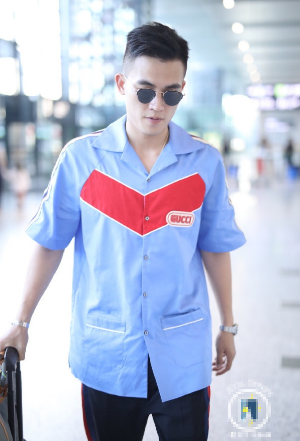 欧豪不过理了一个新发型，颜值爆表帅到飞起，却因搭错裤子变短腿