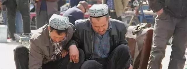 前有玉石垒猪圈, 后有和田玉砌鸡窝, 这个村子到底什么来头