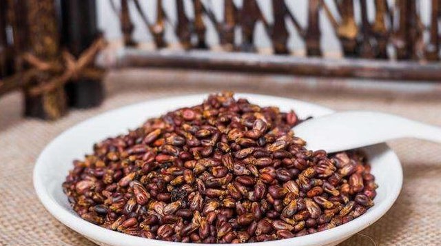 家中的小物，女人睡前用它抹脸，一周就能抚平皱纹，皮肤白嫩细腻