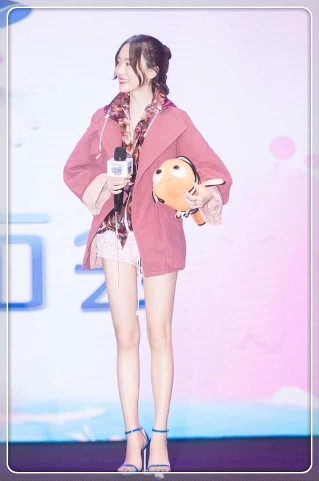 38岁霍思燕又美了!穿3万元的紧身裙秀曲线,杜江可真是赚到了!