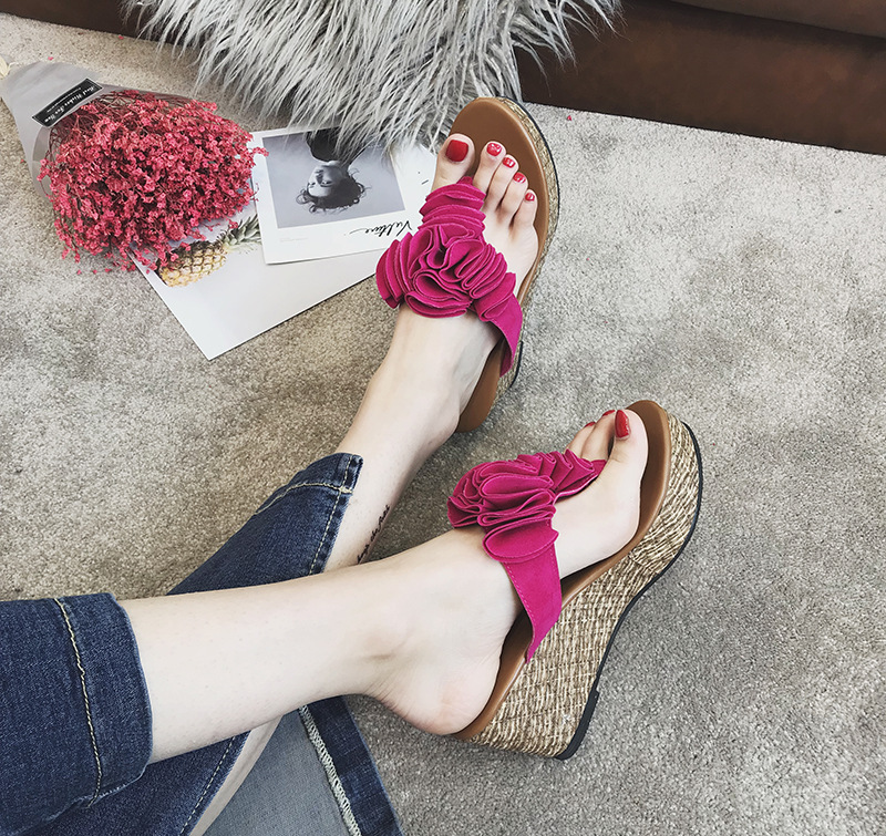 女人，衣服穿的那么美，别被一双拖鞋拉低了品味，美脚配美鞋哦