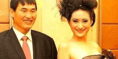 朱之文老婆近照,为拴住丈夫打扮的时尚,大衣哥:像个妖精一样