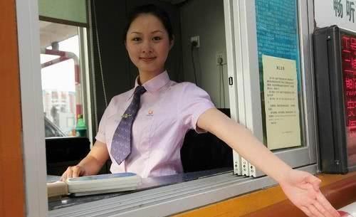  【高速】高速公路上的收费员在哪里上厕所？
