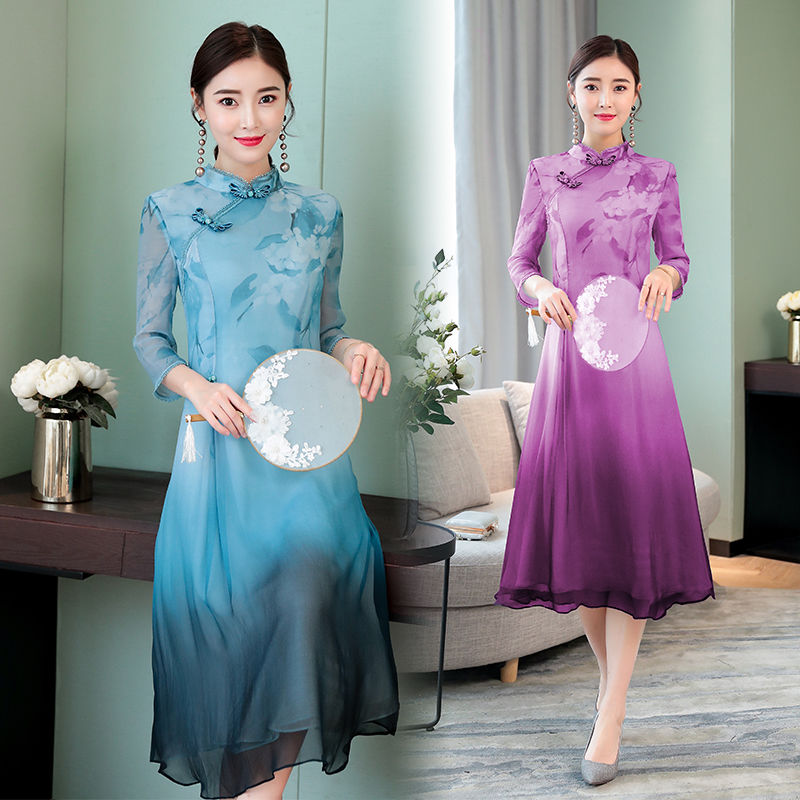 33-45岁女人穿高贵蚕丝裙，上身风韵优雅，美得路人三回头