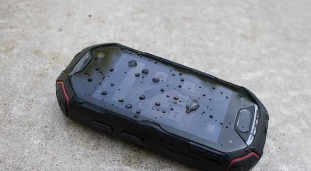 世界上最小的三防4G手机:运行安卓8.1,比小米