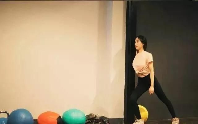 求你，不要再穿那么丑去健身房了!