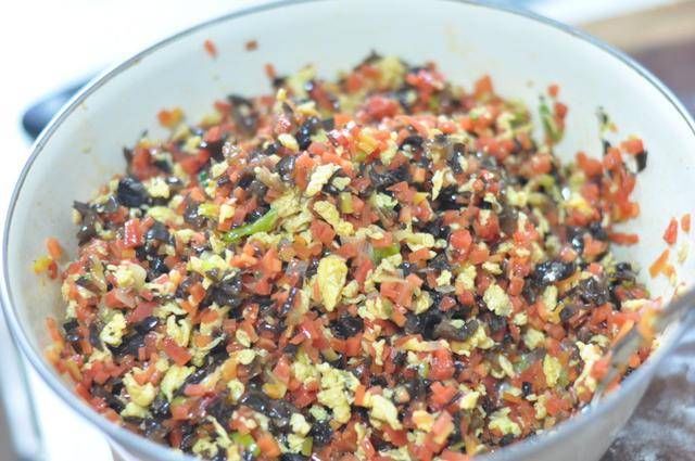  『倒入切碎』4位总厨的15款秘制馅料，别管饺子包子馄饨，个个鲜嫩多汁又好吃