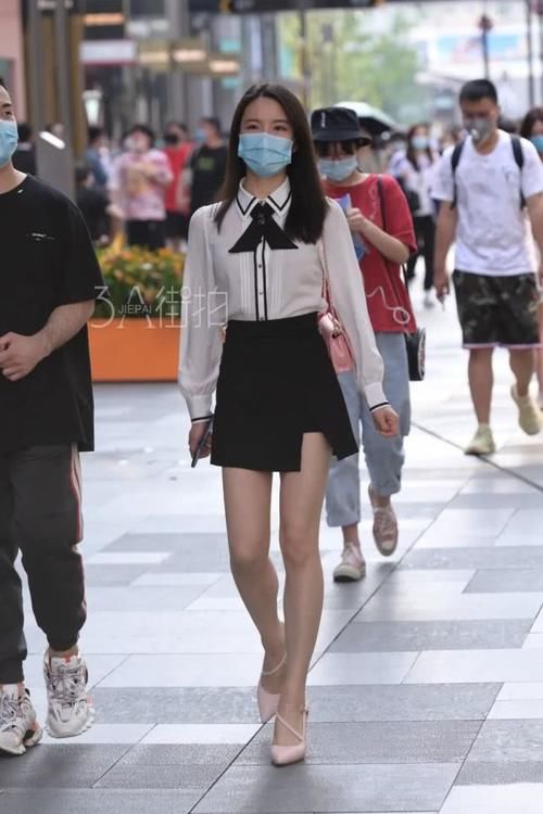  「轻松」街拍：半身裙搭配攻略，轻松收获不同的搭配风格！
