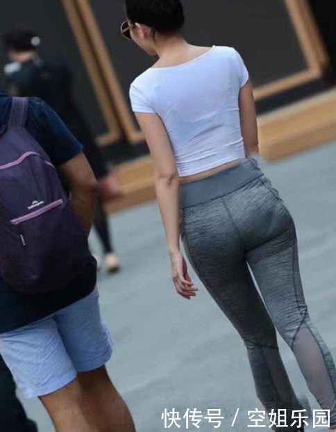 刚走出健身房的时尚少妇，紧身装秀出完美S曲线，引路人频频侧目