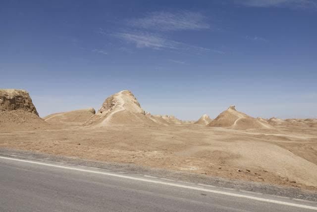 走最美公路—中国版66号公路，穿越无人区抵达亚洲最大雅丹风貌区