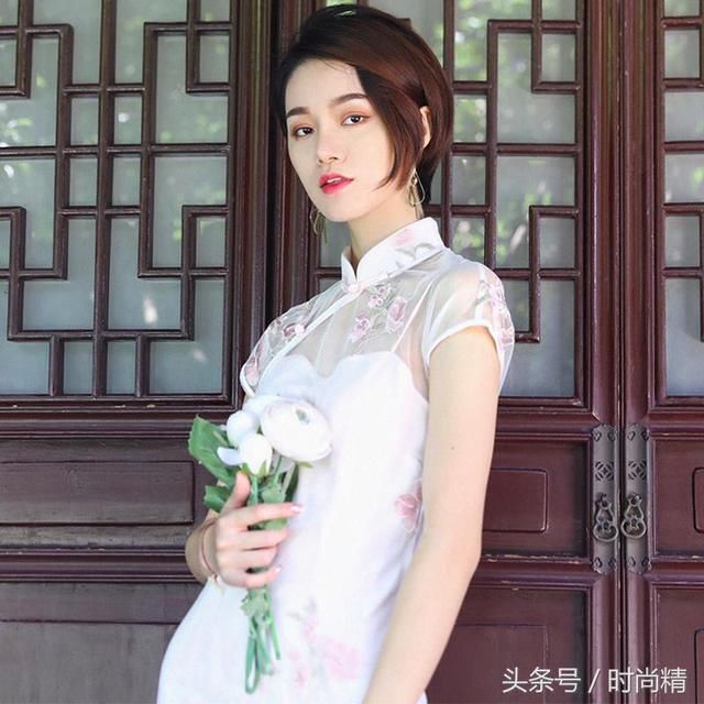一条绝美的旗袍连衣裙，尽显东方女性的气质美