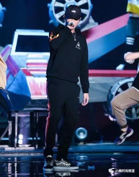 吴亦凡拥有众多神鞋，但这双VANS经典神鞋才是吴老师心中的最爱!