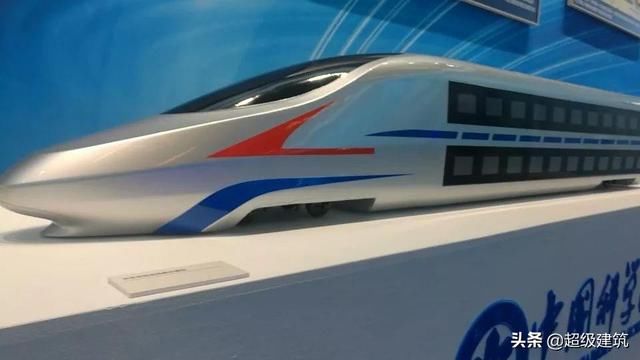 中国高铁双层动车组横空出世，指标超越新干线！