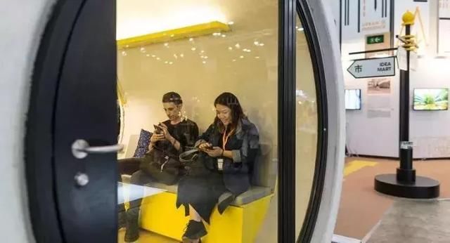 11平能住2人，香港继“棺材房”后又出“水管房”