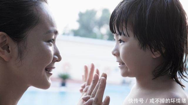  「痛不欲生」被逼到绝路了，妈妈带着两个孩子开车跳海，结局让她痛不欲生