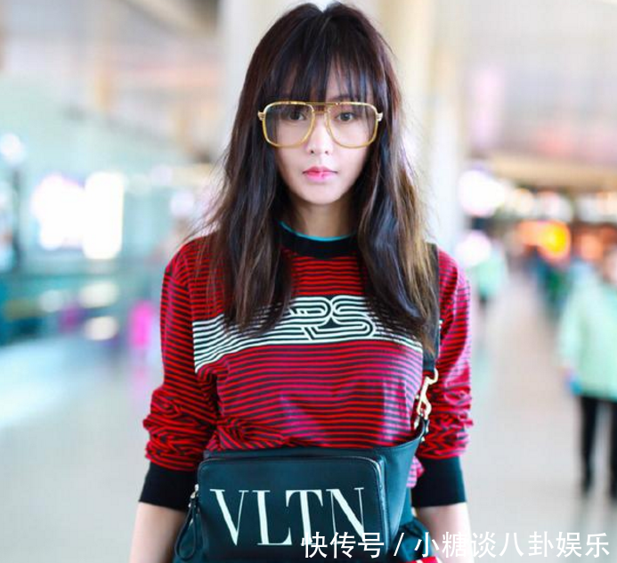 张天爱穿着太夸张，穿8岁小姑娘的蛋糕裙现身，网友直呼看不下去