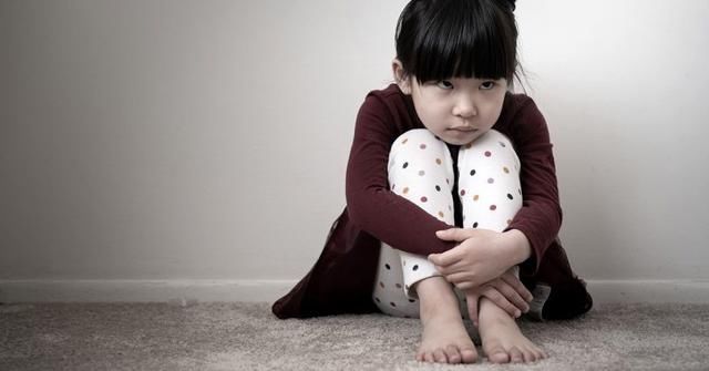  「不把他」孩子凶，别比他更凶！不要觉得孩子生气可爱，故意惹他生气