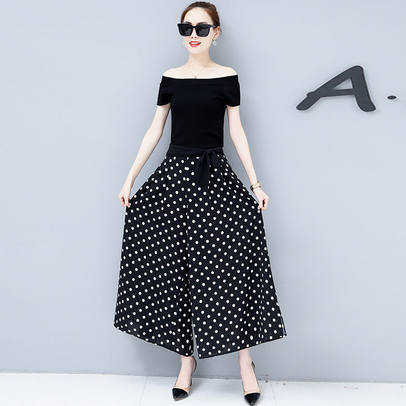 周末走亲戚，穿上新买的时髦套装，都夸我年轻漂亮，越来越会打扮