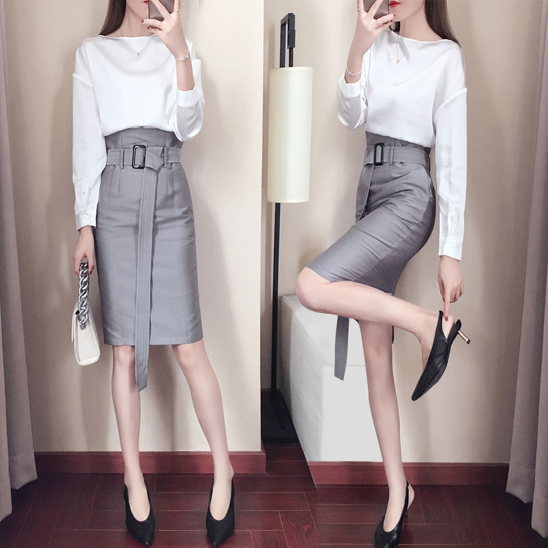 别再穿牛仔裤了，今年流行宽松的小香风套装，7080后穿美醉了