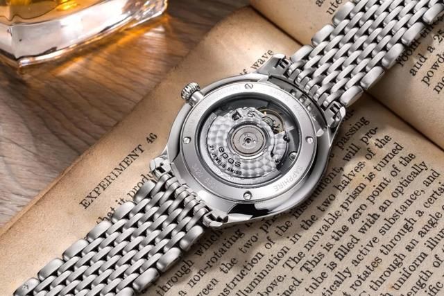 自从戴了这款表，女友总是拉着我的手不放