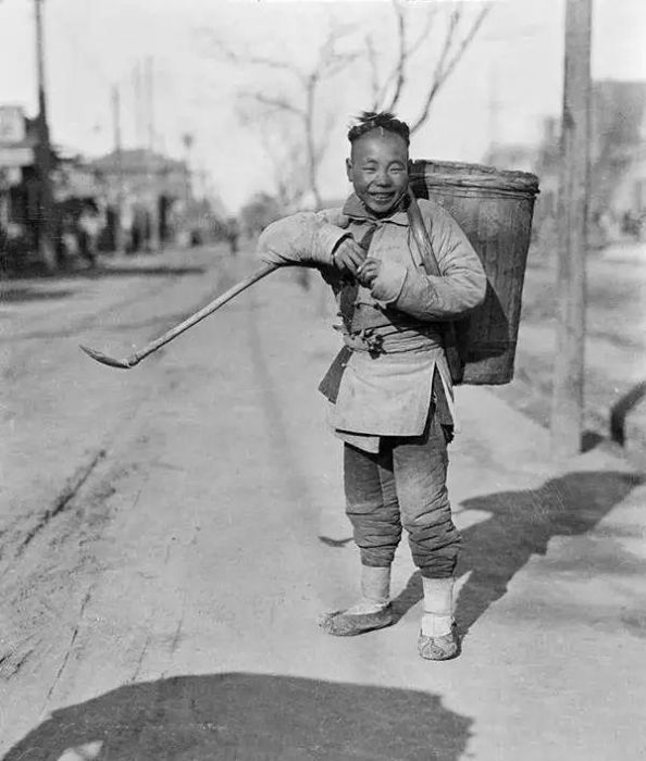  「发现」美国人在鞋盒里发现了6000张中国老照片