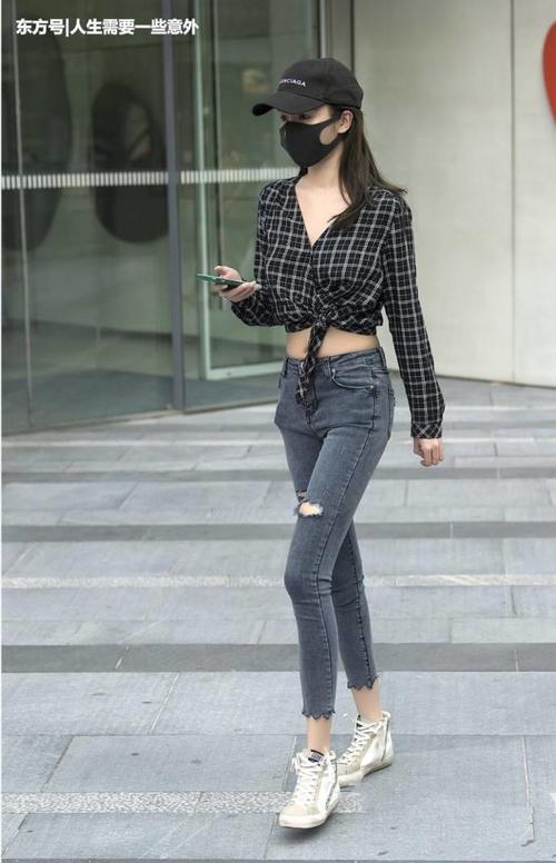 街拍美女，轻熟女人的时尚穿搭参考，让你一直美下去！
