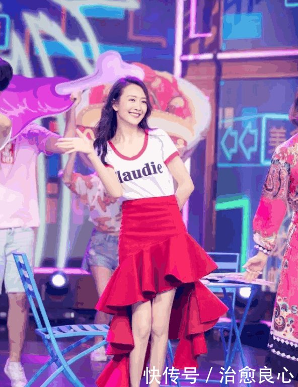 王鸥一身牛仔连体裤美出新高度! 网友 我就好奇她上厕所怎么办