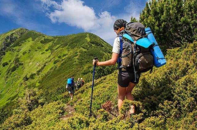 户外旅行爬山的一个“潜规则”，“三不借”，到底不能借啥