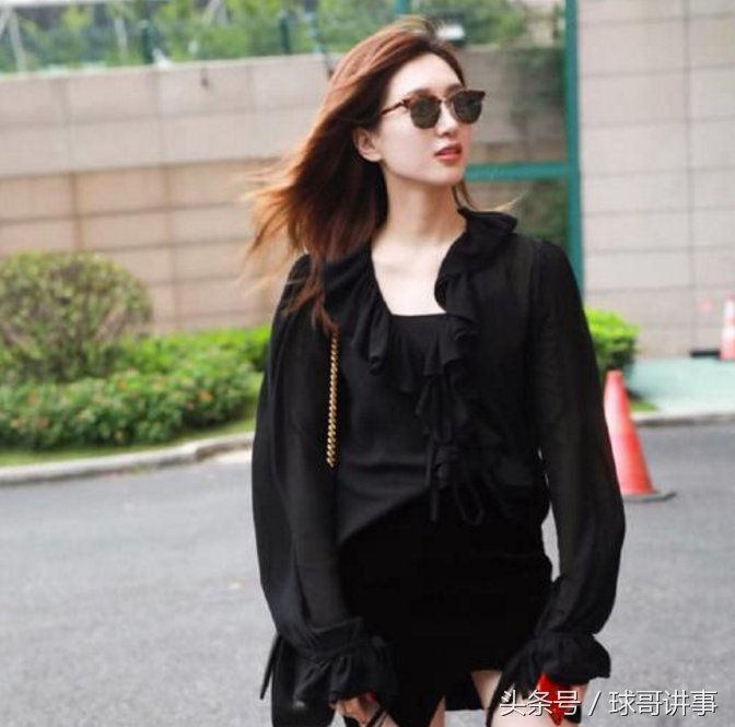 江疏影这腿没谁了，同台黄轩光腿长就赢了，网友:这短裙pick了!