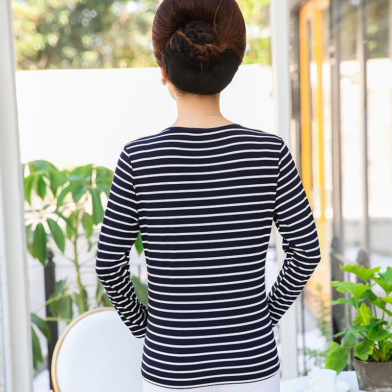 女人越有气质就越年轻漂亮，身上多穿这几件，那绝对美