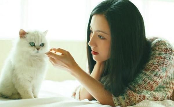 这4个特点的女生，在男生眼里很有女人味！尤其第2个，非常迷人