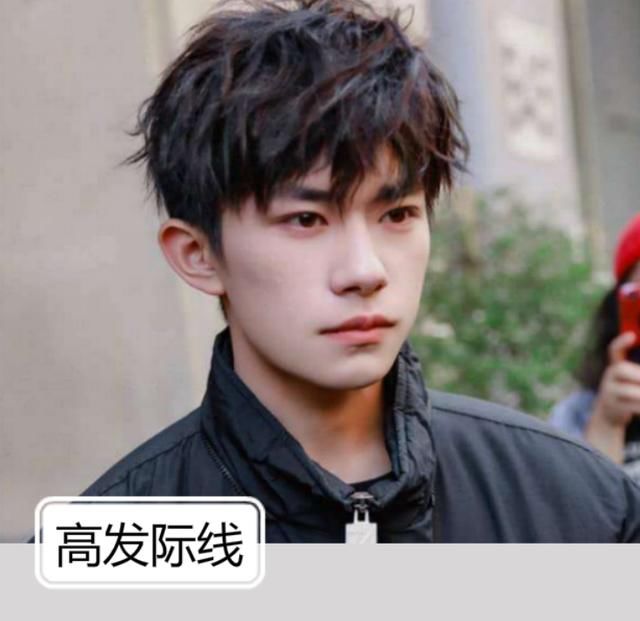  「男生」高发际线的男生别乱剪发型，建议你试试这几款，摆脱高额头更帅气