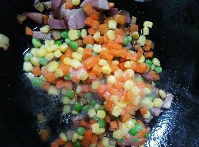  「技巧」好吃的不得了的腊肉焖饭，不费精力技巧，有菜有饭带去上班很方便