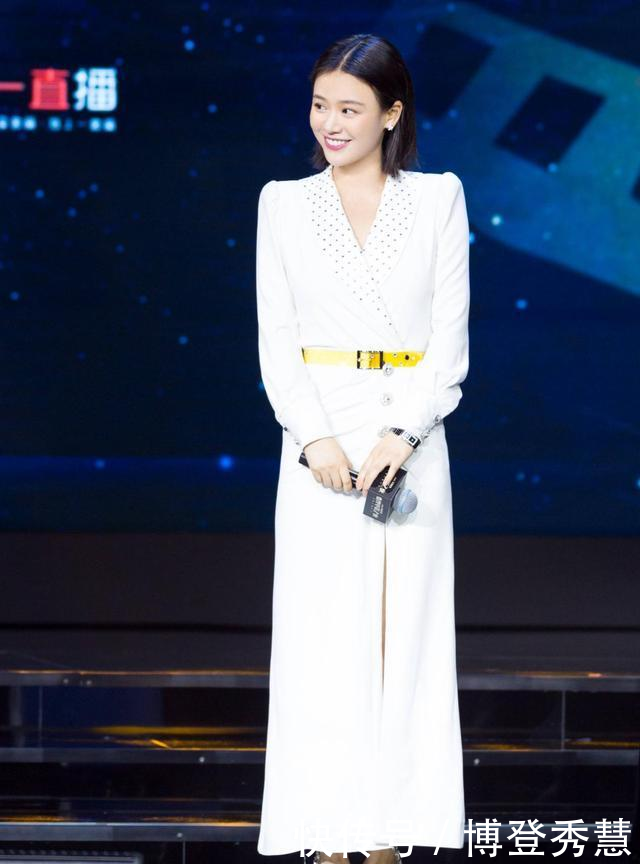  「拉长身形」微胖女生看过来，想要从头美到脚，掌握这3个显廋技巧就够了！