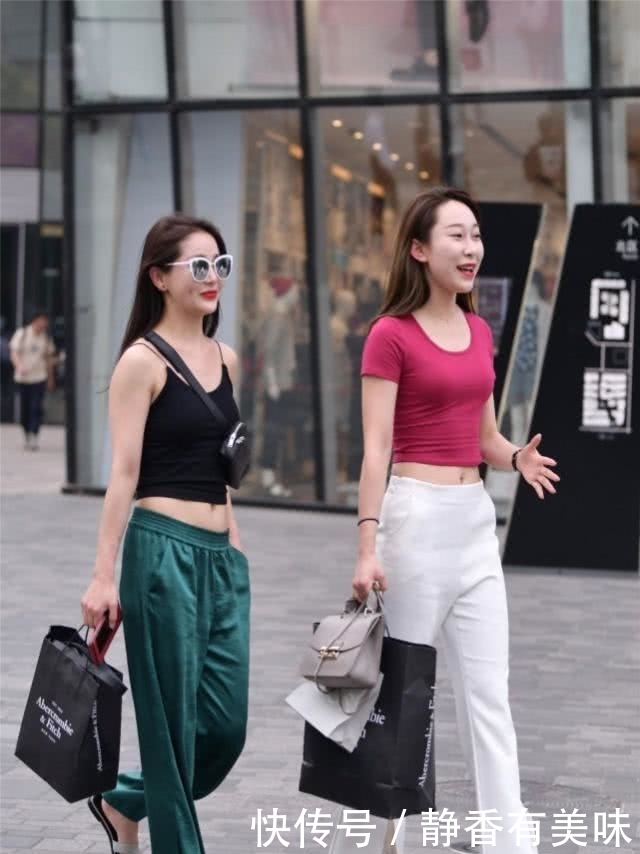 气质:能够更好的展现出女人的美丽,街拍:清爽大气展现清新淡雅的气质