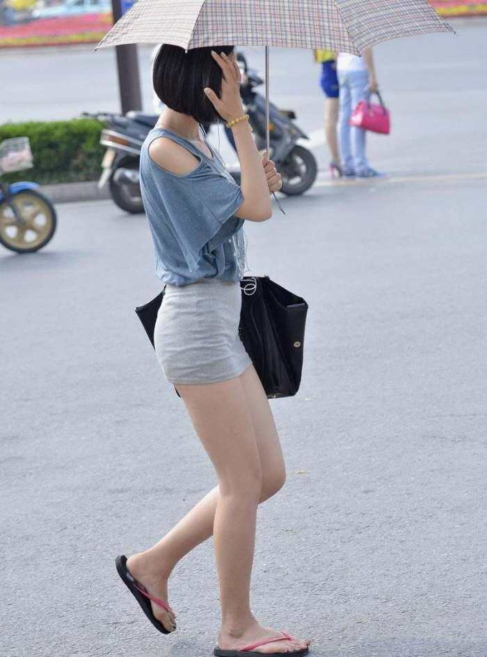 街拍: 超短包臀裙出街的小姐姐, 只有我发现了吗?