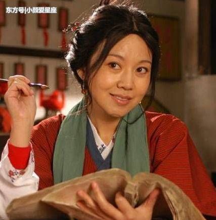 40岁刘涛撞衫47岁闫妮，网友:气质差距可不止一个7岁!